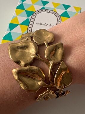 Stella & Dot Essme Statment Cuff